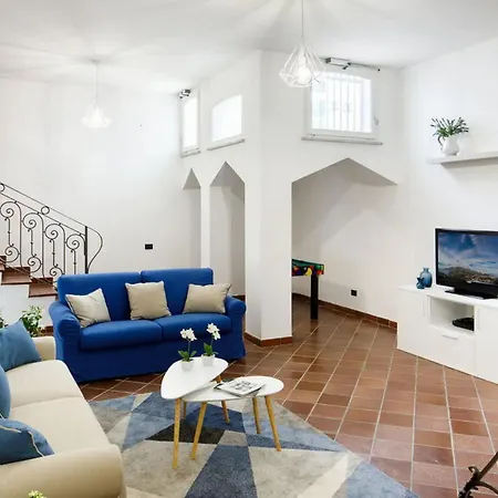 Sunny And Warm House *